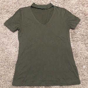 Olive choker T-shirt, size medium
